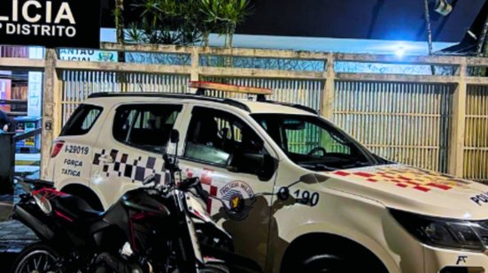 Policiais identificaram adulterações em motocicleta que era produto de furto, reforçando a luta contra a criminalidade - Foto: Divulgação/ 29° BPMI