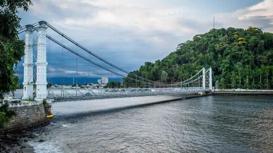Intervenções na Ponte Pênsil ocorrerão em 20 dias, com bloqueio total para veículos, mas pedestres e ciclistas poderão passar normalmente - Foto: Divulgação/ Prefeitura de São Vicente