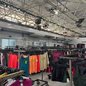 Com mais de 15 mil peças e descontos de até 80%, o Outlet Solidário é a oportunidade perfeita para renovar seu guarda-roupa - Foto: Divulgação