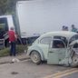 Caminhão a 100 km/h atinge carro de idosos em rodovia de Jacupiranga - Imagem: Reprodução