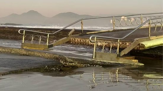 Após a queda da passarela, Defesa Civil garante que restante da estrutura não corre risco de desabar - Imagem: Reprodução
