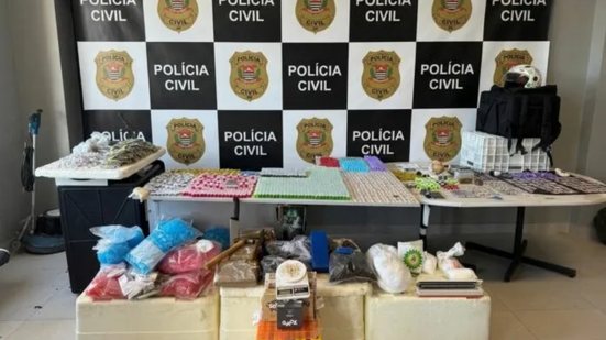 Agentes apreendem maconha, cocaína e haxixe em operação que desmantela esquema de tráfico organizado - Foto: Divulgação/ Polícia Civil