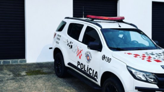 A Força Tática da PM prendeu um assaltante que agrediu um idoso durante uma invasão a um galpão no bairro Cibratel II - Foto: Divulgação/ 29° BPMI