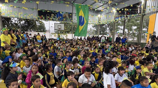 Reação em coro das crianças do bairro Náutica III viralizou na internet - Imagem: Divulgação / Prefeitura de São Vicente