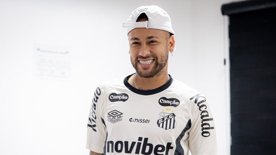 Após ser convocado para a Copa do Mundo, Neymar retorna ao Santos e agradece apoio da equipe - Foto: Raul Baretta / Santos FC