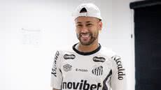 Após ser convocado para a Copa do Mundo, Neymar retorna ao Santos e agradece apoio da equipe - Foto: Raul Baretta / Santos FC
