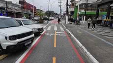 Prefeitura de Guarujá finaliza revitalização da sinalização na Avenida Thiago Ferreira, aumentando a segurança viária e organizando o trânsito - Foto: Divulgação/ Prefeitura de Guarujá
