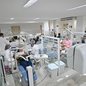 Estudantes e professores realizam triagens e tratamentos, proporcionando cuidados essenciais a quem não pode pagar por serviços odontológicos - Foto: Divulgação/ Prefeitura de Santos