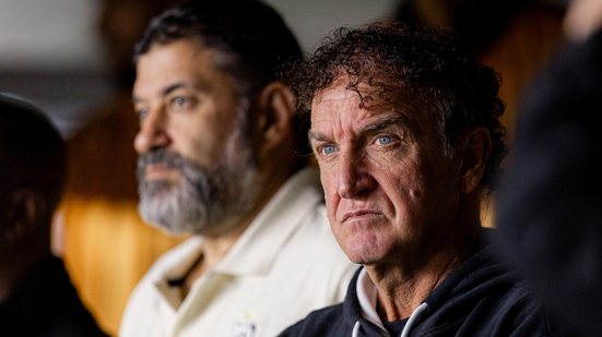 Técnico Cuca destaca a necessidade de reforços para melhorar o desempenho do Santos nas competições - Foto: Raul Baretta / Santos FC