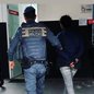 Policiais abordaram o suspeito em Mongaguá e descobriram um mandado de prisão em aberto por tráfico de entorpecentes - Foto: Divulgação/ 29° BPMI