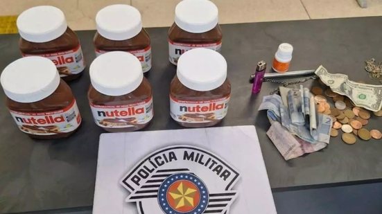 Suspeito foi interceptado carregando seis potes do produto e dinheiro trocado a poucas quadras do local do crime - Imagem: Reprodução