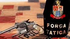 Os detidos enfrentam acusações de porte ilegal de arma, receptação e corrupção de menores, com um menor encaminhado à Fundação CASA - Foto: Reprodução/ Polícia Militar