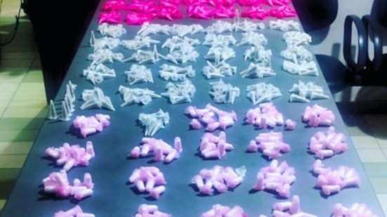 Durante abordagem, PMs encontram drogas e dinheiro em posse de suspeito no bairro Jardim Maranata - Foto: Divulgação/ 29° BPMI