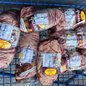 Flagrada com cortes de picanha escondidos, cliente surta e acaba detida por guardas municipais - Imagem: Reprodução