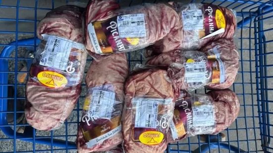 Flagrada com cortes de picanha escondidos, cliente surta e acaba detida por guardas municipais - Imagem: Reprodução