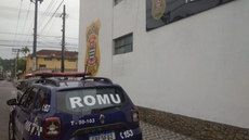 Durante abordagem, foram encontrados e apreendidos entorpecentes e dinheiro com os suspeitos, que tentaram fugir da ação policial - Foto: Reprodução