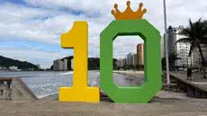 O famoso monumento do '10 coroado' agora exibe as cores da Seleção Brasileira - Imagem: Divulgação
