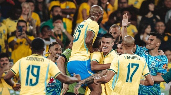 A partida no Maracanã foi um laboratório para Ancelotti, que fez 10 substituições - Imagem: Divulgação