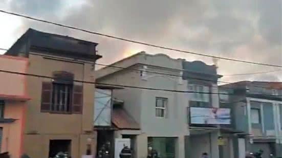 Pane na fiação elétrica provoca incêndio em imóvel - Imagem: Reprodução