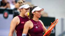 Com parciais de 6/4 e 7/5, a dupla supera Siegemund e Zvonareva, alcançando a melhor fase de Stefani em Grand Slams - Foto: Robert Prange/Getty Images