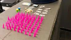 A operação resultou na apreensão de cocaína, crack e haxixe, além de uma quantia em dinheiro - Foto: Divulgação/ GCM