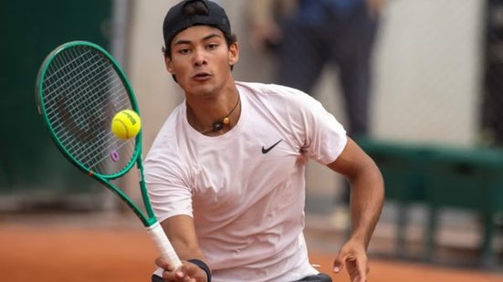 Após 59 anos, Brasil volta a ter um representante na final juvenil de Roland Garros, com Guto Miguel buscando o título - Foto: Tim Clayton/Getty Images