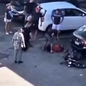 A abordagem agressiva dos criminosos levou o casal a entregar joias avaliadas em R$ 4 mil antes da intervenção policial - Foto: Reprodução