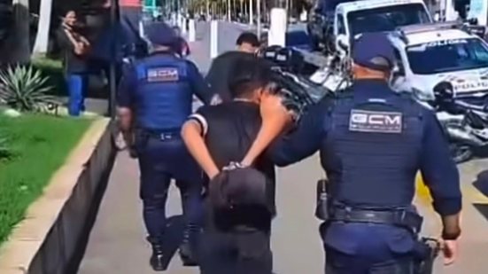 Jovens são cercados e apreendidos pela GCM após roubo a pedestre no bairro Enseada - Imagem: Reprodução