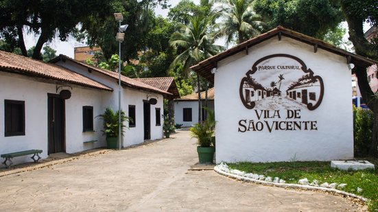O projeto inclui sessões do programa Ponto MIS e oficinas culturais, promovendo a reflexão e a memória através do cinema e da música - Foto: Divulgação/ Prefeitura de São Vicente