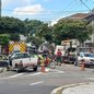 Perfuração acidental de solo gera alerta de segurança e isolamento de rua em Santos - Imagem: Divulgação