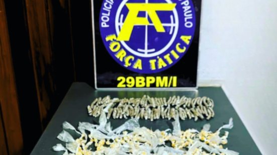 Confissão dos traficantes e apreensão de drogas resultam em prisão e encaminhamento ao Distrito Policial Central de Itanhaém - Foto: Divulgação/ 29° BPMI