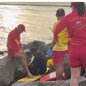 Operação do GBMar retira homem que ficou preso em fresta no Emissário Submarino - Imagem: Divulgação