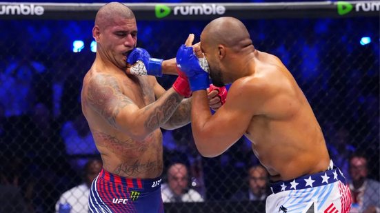 Ciryl Gane nocauteia Alex Pereira e conquista o cinturão interino dos pesos-pesados - Foto: Zuffa LLC