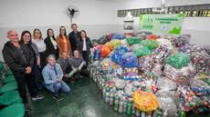 Alunos e professores de Praia Grande arrecadam tampinhas e lacres para cadeiras de rodas, promovendo solidariedade e sustentabilidade - Foto: Divulgação/ Prefeitura de Praia Grande