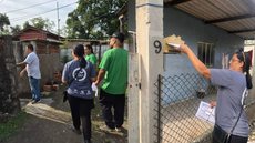 A atividade educativa orienta moradores sobre a separação de lixo e os impactos do descarte incorreto no meio ambiente local - Foto: Divulgação/ Prefeitura de Cubatão