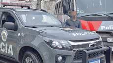 Policiais militares do Baep realizam operações em São Vicente, resultando na prisão de dois suspeitos e recuperação de motocicleta de luxo - Foto: Reprodução