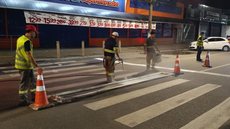 Avenida Santos Dumont é foco de melhorias, com nova sinalização para pedestres e motoristas, visando reduzir acidentes - Foto: Divulgação/ Prefeitura de Guarujá
