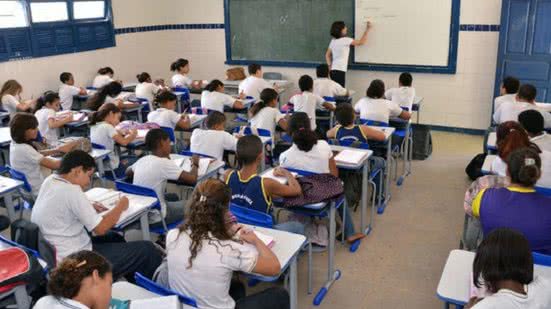 Confira as mudanças nos horários das Unidades Municipais de Ensino durante a Copa do Mundo e como isso afetará os alunos - Foto: Reprodução
