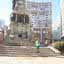A reforma inclui a limpeza do piso, troca de bordas de granito e revitalização da estátua central da praça - Foto: Divulgação/ Prefeitura de Santos