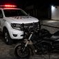 Flagrante aconteceu na noite de sexta-feira (19) após policiais cercarem área de mata; chassi e motor do veículo foram raspados - Foto: Divulgação/ 29° BPMI