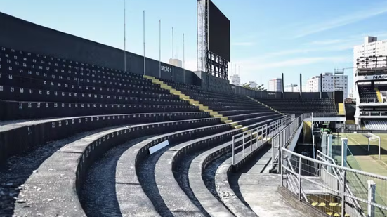 Com a reforma, o Santos espera um aumento significativo na capacidade de público, garantindo mais ingressos para jogos decisivos - Imagem: Divulgação / Santos FC