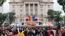 Evento destaca mulheres trans e cis, promovendo igualdade e segurança na 9ª Parada do Orgulho LGBT de Santos - Foto: Vanessa Medeiros/ TV Tribuna