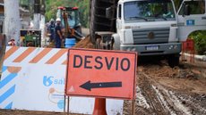 A Sabesp iniciou obras de modernização que afetam o trânsito em Praia Grande, com bloqueios totais e parciais até o dia 27 - Foto: Divulgação/ Prefeitura de Praia Grande