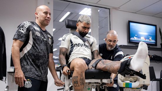 Elenco inicia intertemporada com foco em ajustes táticos e condicionamento físico antes das competições oficiais - Foto: Raul Baretta/ Santos FC