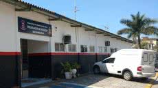 Um policial militar e moradores prenderam dois adolescentes que assaltaram uma mulher na Praça Dudu Samba, em Mongaguá - Foto: Reprodução/ Google Maps