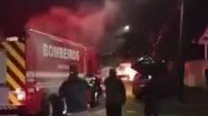 Caminhão é tomado pelo fogo no bairro Cidade Atlântica e mobiliza duas viaturas - Imagem: Reprodução