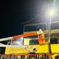 O programa 'Ilumina Cubatão' visa trocar fiação e modernizar mais de 14 mil postes de luz na cidade - Foto: Rafael Oliveira/ Divulgação Secom Cubatão