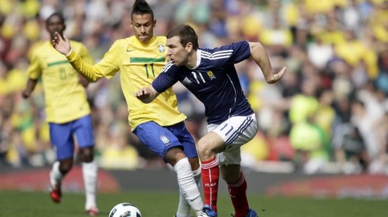 Seleção com Neymar no último confronto contra a Escócia em 2011 - Foto: Richard Sellers