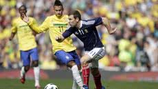 Seleção com Neymar no último confronto contra a Escócia em 2011 - Foto: Richard Sellers