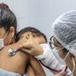 Com mais de 260 mil doses aplicadas, cidades como São Vicente e Guarujá também apresentam queda significativa nas internações - Foto: Reprodução